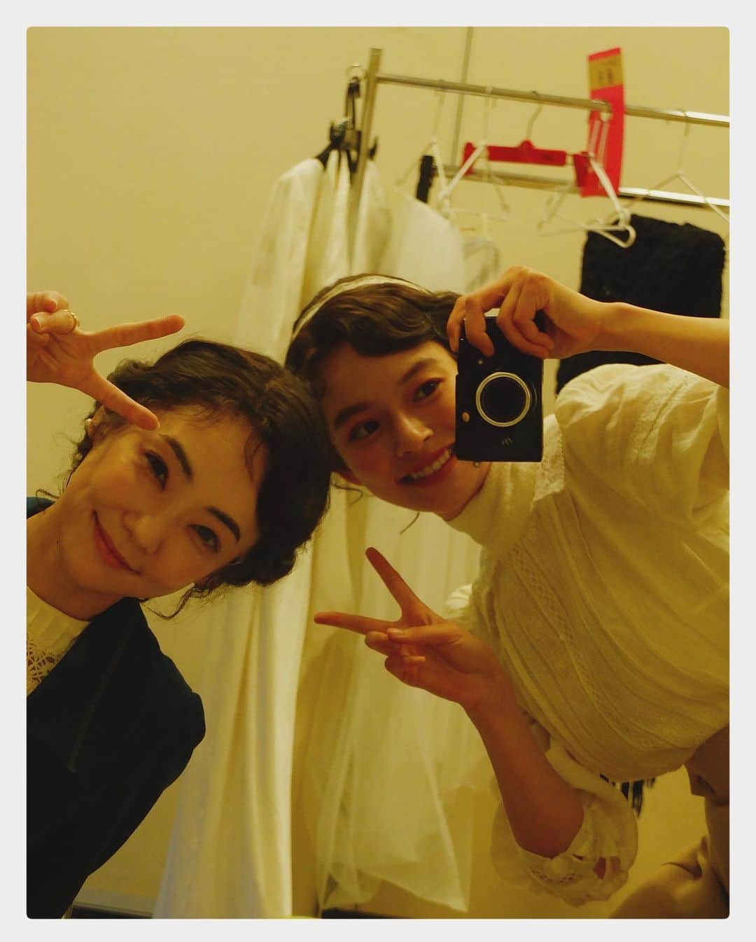 夏子のインスタグラム：「. 舞台　My Boy Jack 大千穐楽でした  ママが可愛すぎてずっと盗撮してました カナさんの娘になれてよかった♡  足を運んでくださった皆様ありがとうございました！  #myboyjack」