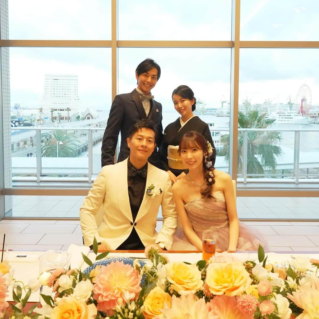 友永真也さんのインスタグラム写真 - (友永真也Instagram)「本日は兄の結婚式でした💒  番組に出ていたあの兄です⭐️  改めて結婚おめでとう🎉㊗️  男兄弟の友永家に美女がお2人も来てくれて、華やかになりました💐  これからは夫婦でご飯に行ったりもしましょう😁」11月12日 19時38分 - tomonaga_shinya