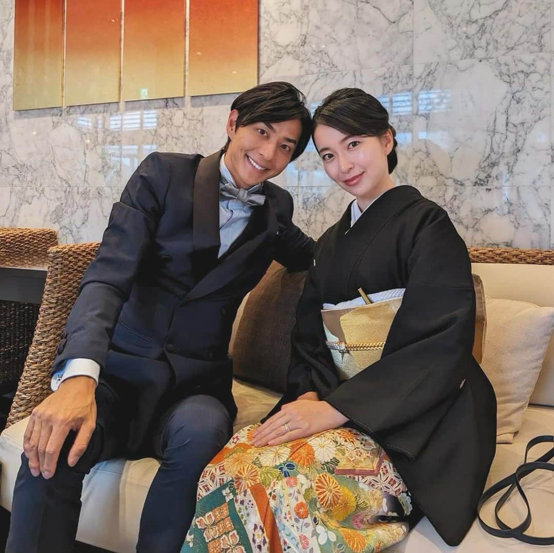 友永真也さんのインスタグラム写真 - (友永真也Instagram)「本日は兄の結婚式でした💒  番組に出ていたあの兄です⭐️  改めて結婚おめでとう🎉㊗️  男兄弟の友永家に美女がお2人も来てくれて、華やかになりました💐  これからは夫婦でご飯に行ったりもしましょう😁」11月12日 19時38分 - tomonaga_shinya