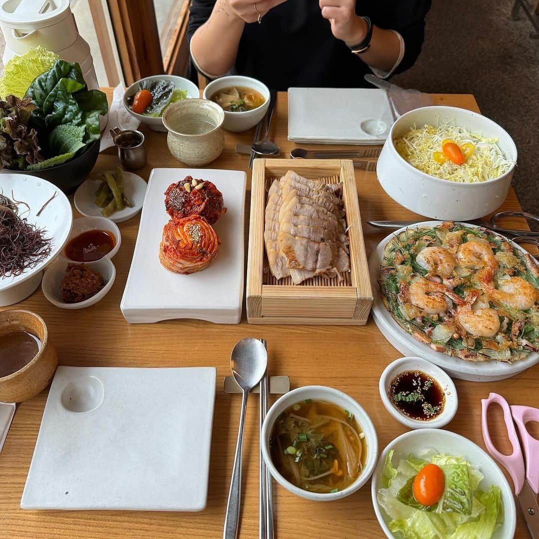 工藤はるかのインスタグラム：「韓国行ったらまた絶対行きたいお店2🇰🇷♡  何食べても美味しくて、2人じゃ足りなかった🤣🥄」