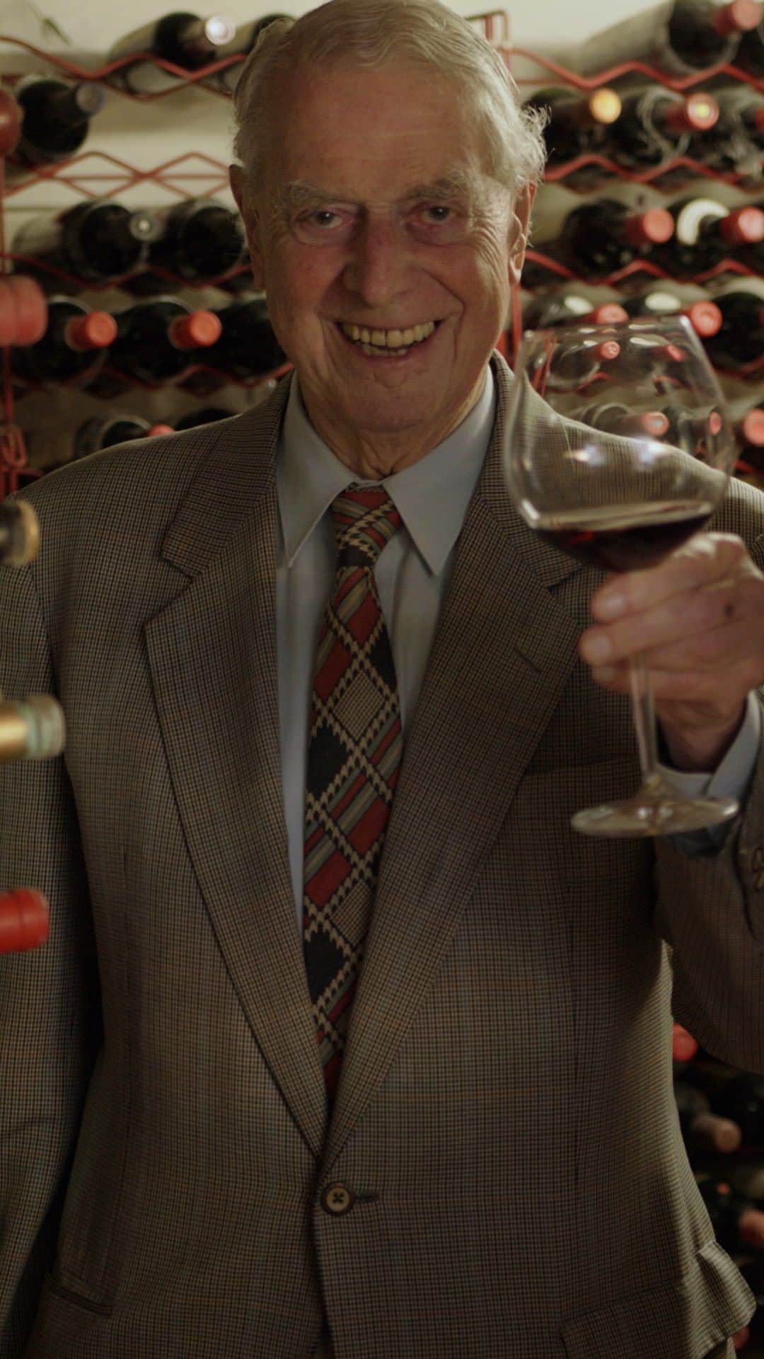 クリスティーズのインスタグラム：「This November, Christie’s is proud to present ‘The Dr A. Botenga Cellar: Six Decades of Collecting’ 🍷⁣ ⁣ Spanning decades and continents, the collection is a testament to the passion and expertise of a true wine connoisseur. Dr Botenga’s cellar features meticulously chosen 20th century classics including Lafite 1945, Latour verticals dating back to the 1930s, La Mission Haut Brion 1949 and many more. Additionally, the collection boasts a wonderful collection of half bottles of some of the greatest Bordeaux of the 20th century.⁣ ⁣ ➡️ Dr A. Botenga Cellar, Six Decades of Collecting Part I will go under the hammer in Hong Kong on 24 November, followed by Part II in London on 1 December.⁣ ⁣ 🗓 Auction Times: The Dr A. Botenga Cellar: Six Decades of Collecting Part I and II: Hong Kong and London | 24 November 10am HKT and 1 December 10am GMT.⁣ ⁣ #Botenga #BotengaCellar #winecollection」