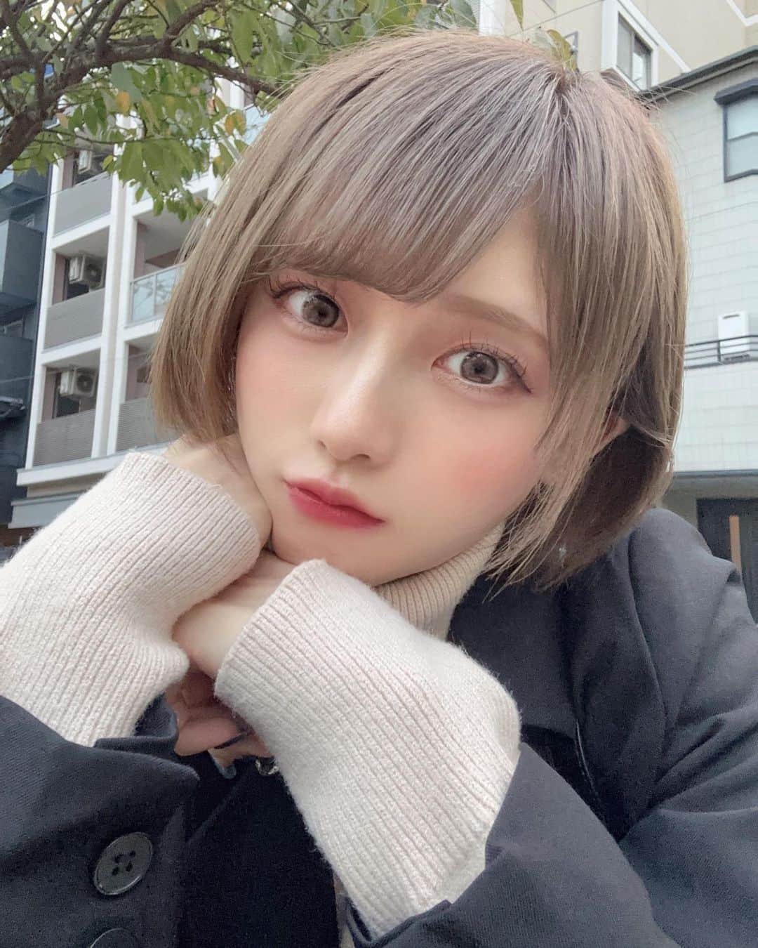 のインスタグラム：「秋だね🍁今日から暖房始めました  #ショート #グレージュカラー」