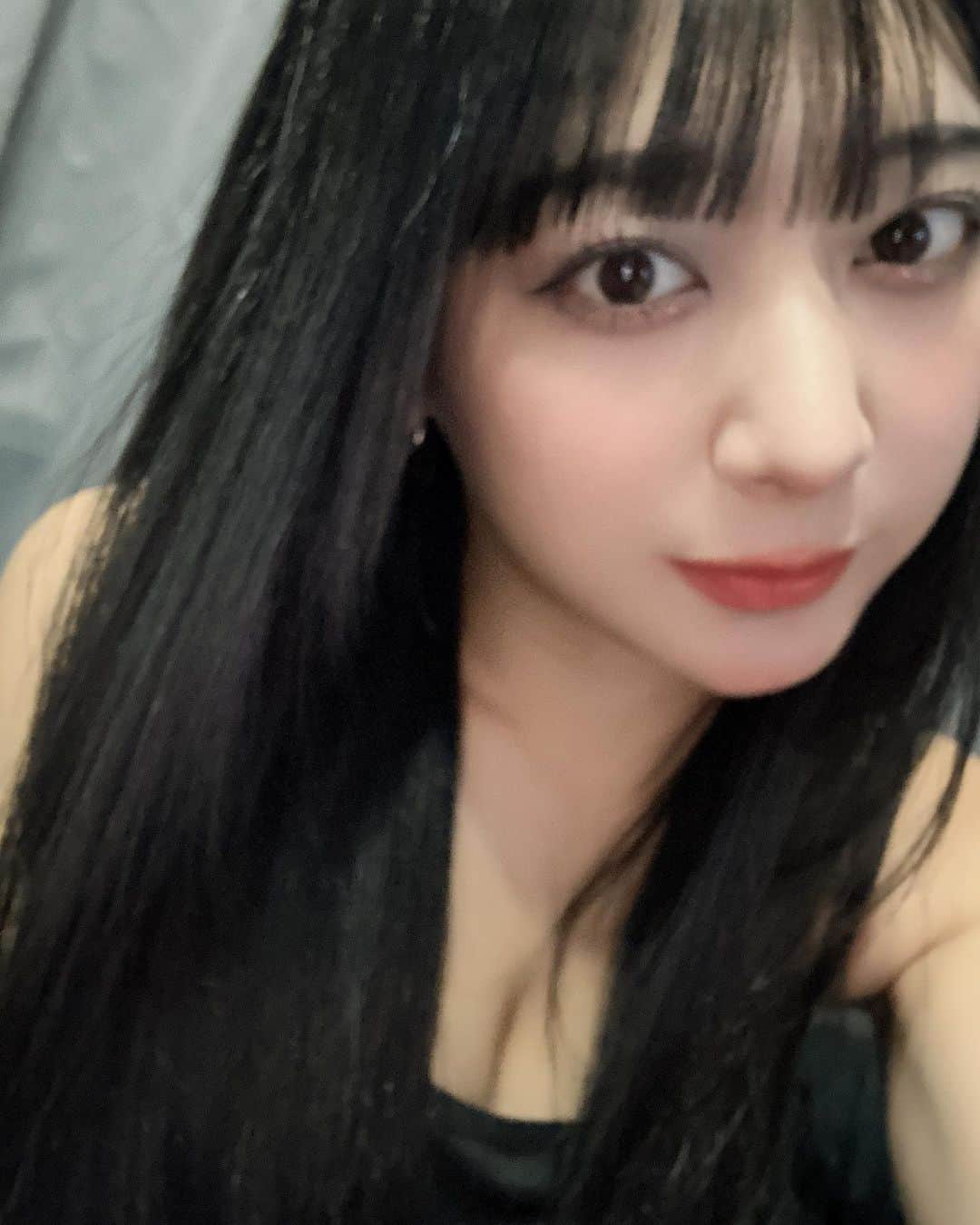 のインスタグラム：「寒い日はお腹痛くなるから引きこもるに限る😎」