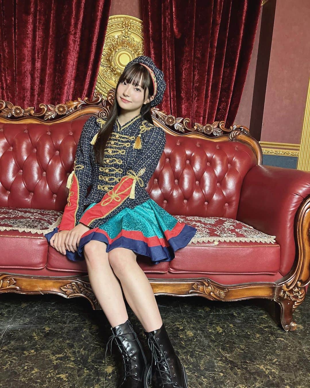 里仲菜月のインスタグラム：「新衣装かっこいいでしょー！」