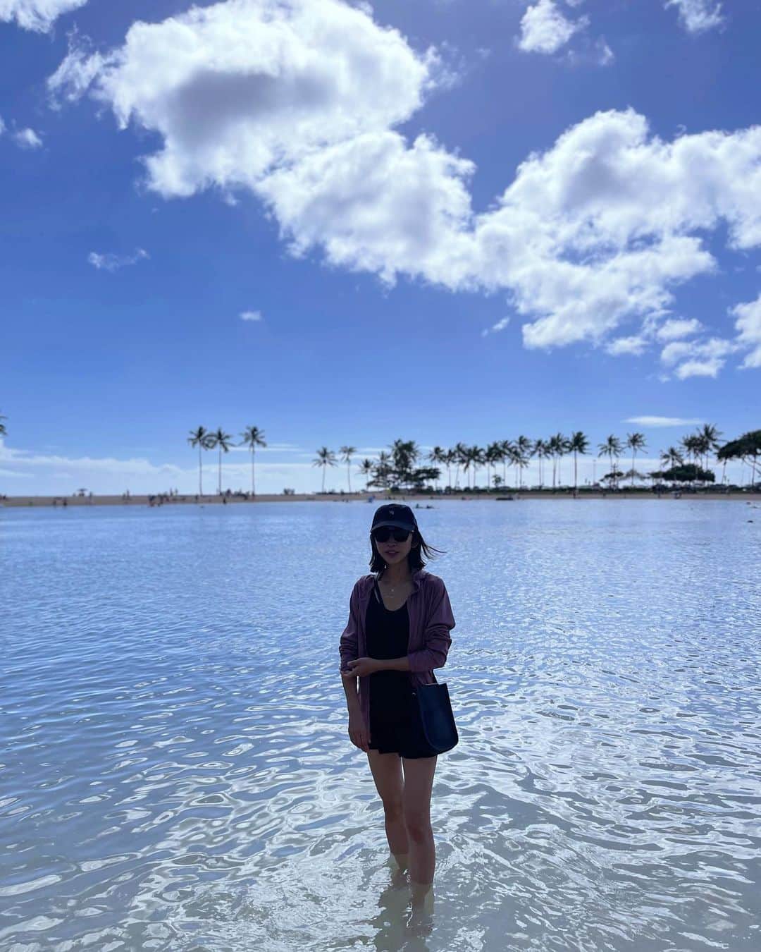 木本泉のインスタグラム：「- 今日も夕方まで皆んなで☀️  私は泳いでないけどw、、、水着に顔だけは完全防備したけど手足が焼けた😅  @acseine_jp の日焼け止め下地。これのみ付けて１日過ごしてました！ 重ね塗りしてもよれないし、肌もほのかに明るくなって⭕️ ※PRではありませんw  ハワイに来てからお肌の調子も良いし疲れないしやっぱりハワイのパワーは最高🌴☀️  #hawaii」