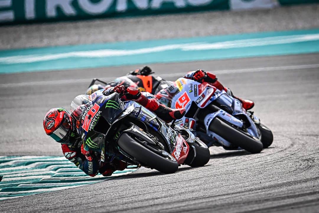 YamahaMotoGPさんのインスタグラム写真 - (YamahaMotoGPInstagram)「💬 @fabioquartararo20, Grand Prix of Malaysia - Race Result - 5th:  "I’m happy. I had a great start and great first lap. It took us so long to overtake Jack, so we lost a lot of tyre performance because of tyre consumption. But I’m feeling happy. I think the top 5 was the best result we could get today. Being able to fight today was a good mentality boost."  #MonsterYamaha | #MotoGP | #MalaysianGP」11月12日 19時43分 - yamahamotogp