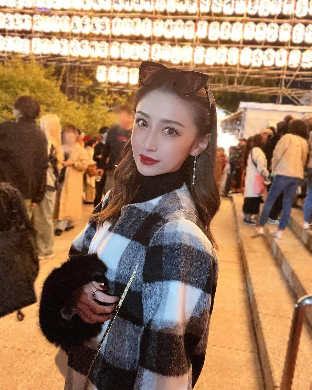 𝐖𝐀𝐊𝐔𝐈𝐌𝐀𝐂𝐎のインスタグラム：「酉の市いてきた😆🍻🏮 . . . 着ているコートは @cherimi_official さんの💓 生地もしっかりしてるし袖のファーがかわいい🥹🥹 是非チェックしてみてね✨✔ . . . . #shinjuku #kabukicho #me #code #fashion #ootd #selfie #photooftheday #japan #lifestyle #instadaily #instagram #instalike #酉の市 #花園神社 #新宿 #歌舞伎町 #カメラ女子 #自撮り #冬コーデ #ファッション #コートコーデ #コート #セルフィー #シェリミー #大人コーデ #いいね返し #いいねした人全員フォローする #いいねした人で気になった人フォロー #フォローミー」