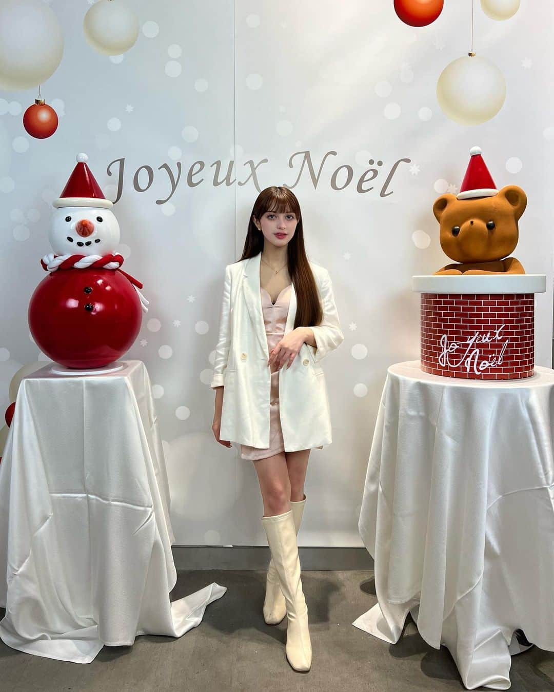 エブラヒミ椎菜さんのインスタグラム写真 - (エブラヒミ椎菜Instagram)「・ LOUANGE TOKYO Happy Snowman Xmas collection 2023 ルワンジュ東京のクリスマスコレクションスイーツを一足先に頂いてきました🎄♥️🤍 赤と白をメインとした色合いがとってもキュートだった✨️  この日のカラコンは @hapakristin_jp のBorn to be Kristinだよ🧚‍♂️  #クリスマスケーキ #2023クリスマスケーキ #Xmascake #Christmascake #louangetokyo #louangetokyolemusee #ルワンジュ東京 #ルワンジュ東京ルミュゼ」11月12日 19時56分 - sheena.621