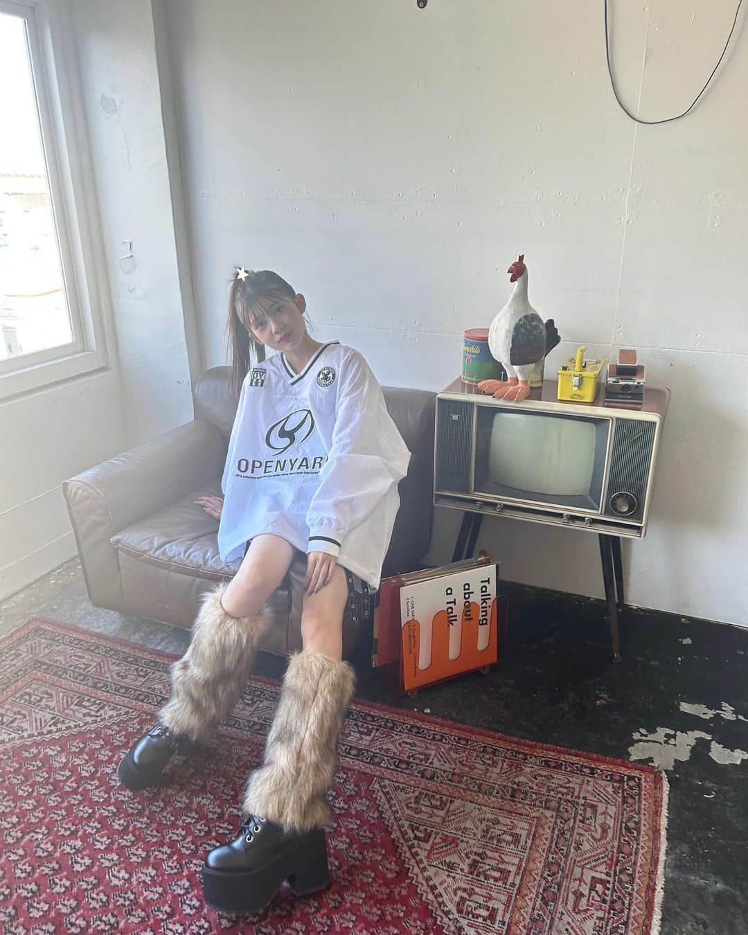 のインスタグラム：「｢新おしゃモの冬トレンド！｣のオフショ🤍  テーマは「ニュートロストリート」です‼︎  自分らしいページを作れたのではないかと思います！  全て私がコーデを組んだのでぜひチェックしてください💞🫶🏻本当にお気に入りのページです♡  #吉本麗南#ニコラ#nicola#ニコラ12月号発売中#ニコモ#ニュートロストリート」