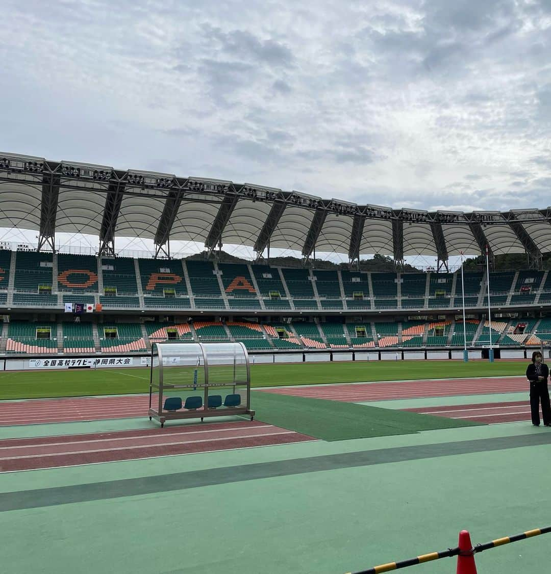 畠山健介さんのインスタグラム写真 - (畠山健介Instagram)「高校ラグビー【静岡県】大会、決勝戦をSBSさんで解説🎤  静岡聖光学院🆚東海大静岡翔洋  戦前の予想を覆す大接戦、素晴らしい試合でした。  プランを遂行できた東海大静岡翔洋さん  プランを遂行出来ない時間が長かった静岡聖光学院さん  素晴らしいプレーを見せてくれた両校に敬意と拍手を👏  御子息の応援に駆けつけた、お世話になった大レジェンド、ザワさん（#小野澤宏時 ）  実況担当の新城健太アナと❗️  #第103回全国ラグビー大会 #高校ラグビー #静岡県 #静岡県決勝戦 #静岡聖光学院　さん #東海大静岡翔洋　さん #SBS さん #静岡放送 さん #新城健太 #アナウンサー #エコパスタジアム #ラグビー #rugby」11月12日 19時50分 - hatake03