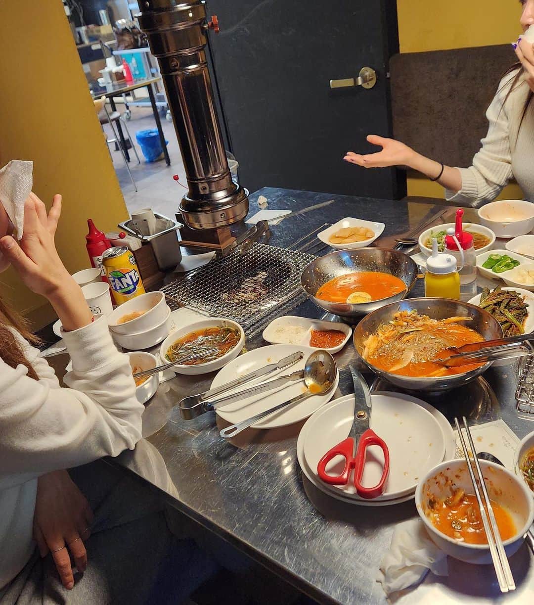 カン・イェウォンさんのインスタグラム写真 - (カン・イェウォンInstagram)「오랜만에 만나도 어제만난것처럼♥️🫰🥰  오래된 내스텝 내동생 현이랑 아름이  언제나 너희편 사랑해♥️」11月12日 19時52分 - kangyewon0315