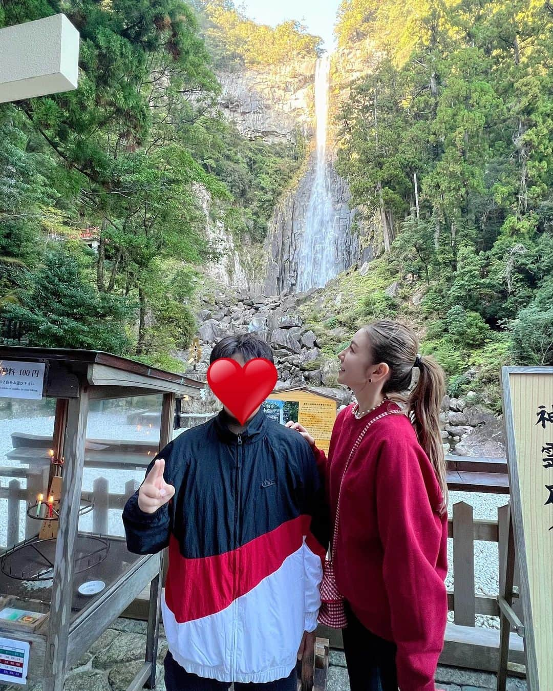 美香さんのインスタグラム写真 - (美香Instagram)「大好きな和歌山へ今年も🍁！  ご質問いただきました この日の私服は、  スウェット　@amiparis  パンツ @uniqlo_jp  バッグ　@setsuko_sagittaire  チョーカー　@bijou_de_m  スニーカー　@zara   です❤️❤️❤️」11月12日 19時53分 - mikaofficial99