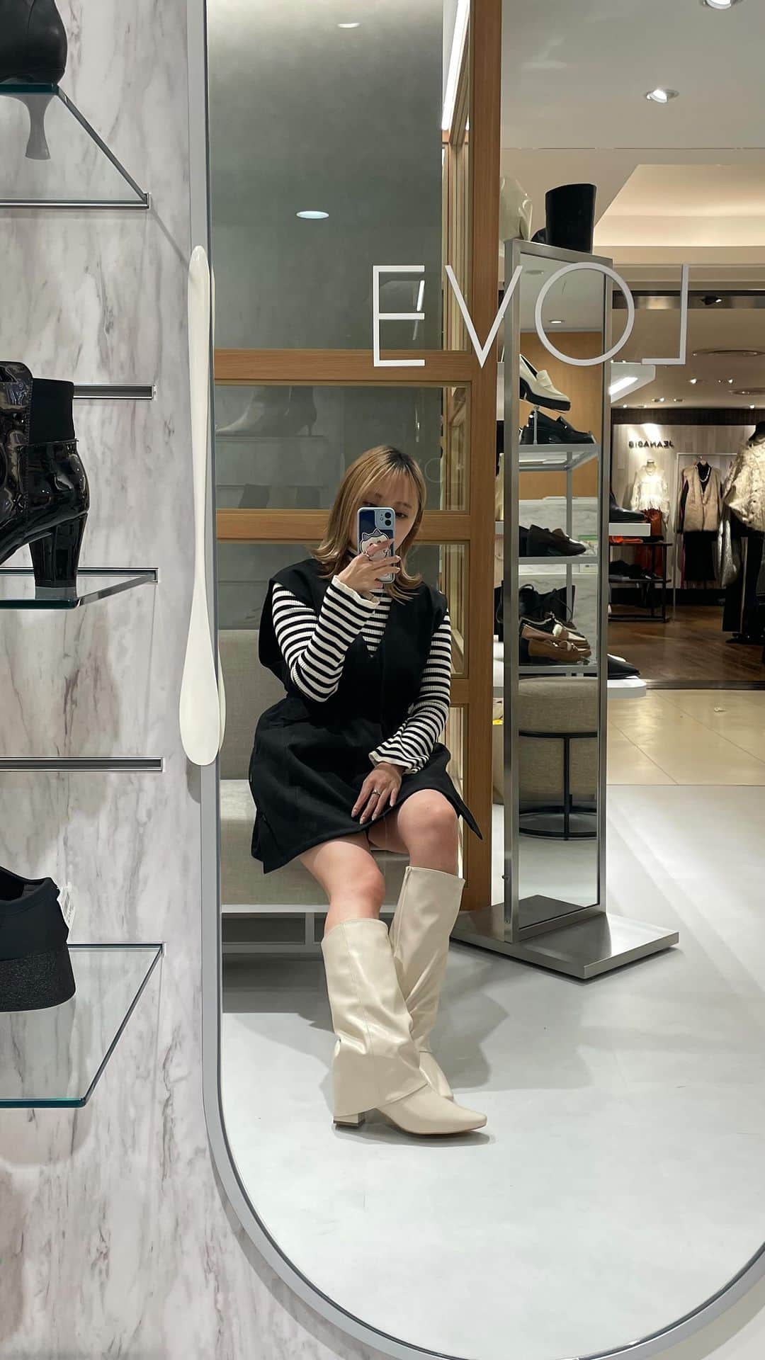 加藤愛永のインスタグラム：「EVOL横浜ジョイナス店にお邪魔してきたよ〜❕  可愛い靴たくさんだった🥹 ぜひチェックしてみて🫶  #PR #EVOL #イーボル」