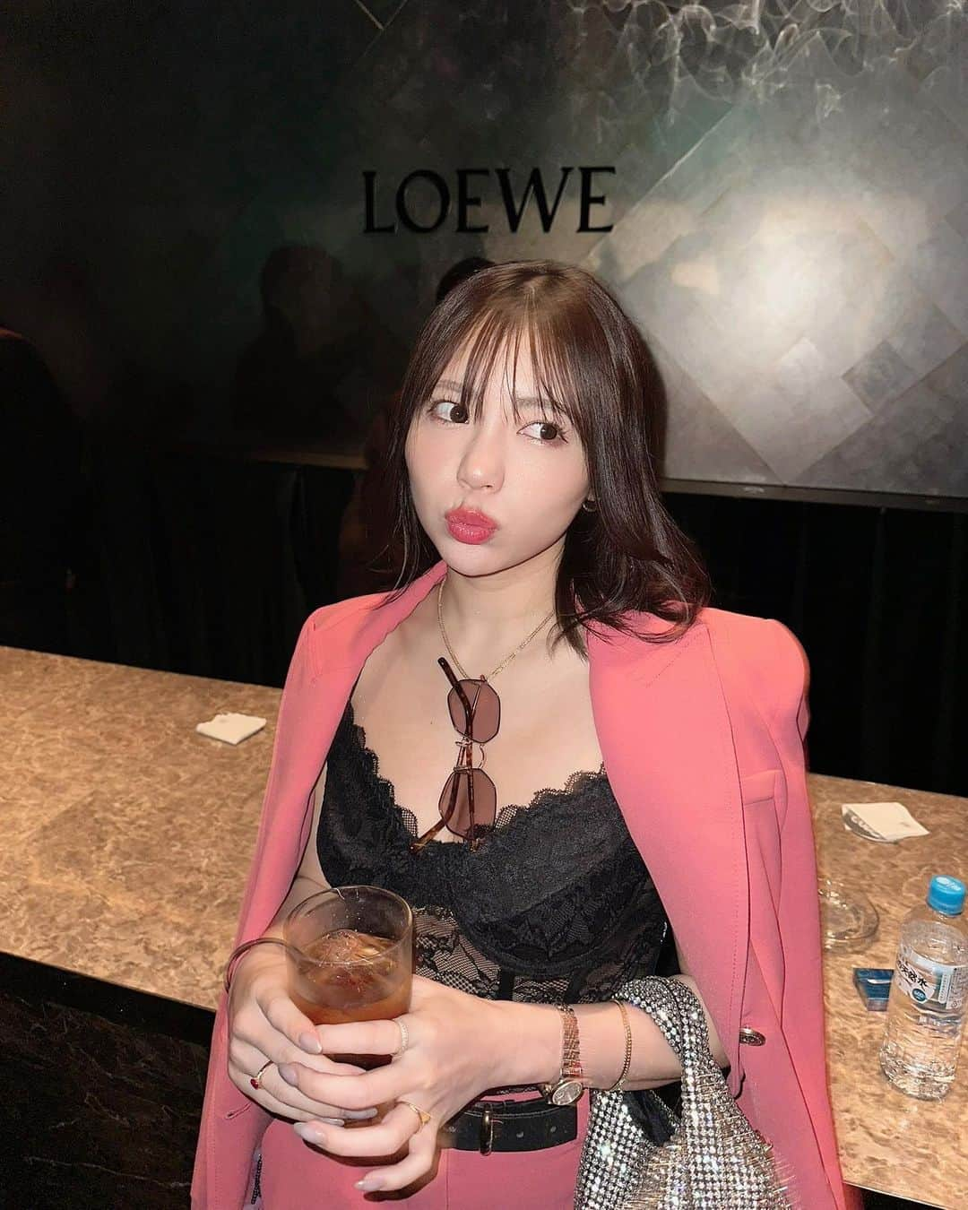 吉澤友貴のインスタグラム：「🍸🎵👚  @loewe」