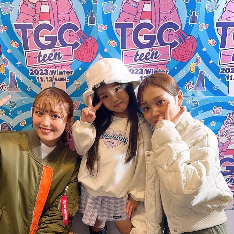 望蘭さんのインスタグラム写真 - (望蘭Instagram)「❄TGCteen2023winter❄ ありがとうございました🥺🩷 またまた可愛くて優しいねおさんと美優さんと ランウェイを歩かせて頂きました🥹🫶 とても幸せすぎます😭🩵  衣装は @anap_official 様🙇‍♀️✨️ 前回も今回もANAPさんのお洋服が 可愛いすぎました😩🩷 ありがとうございます✨️  今回は緊張が全くなくお二人のおかげで ルンルンで楽しく歩けたと喜んでおります🫣 本番までも沢山遊んで下さり本当に本当に ありがとうございました😩🩷🩷 また出れるように頑張るそうです🙇‍♀️🫶  見に来てくれた皆さん、 配信見てくれた皆さん、 沢山メンションもDMも感謝です😩🩷 可愛い可愛いうちわも本当に ありがとうございます✨️  #TGCteen#TGC#2023#winter #ランウェイ#モデル #年長#kids#girl#cute #子供のいる暮らし  #チビみらんチャンネル」11月12日 20時05分 - miraann2