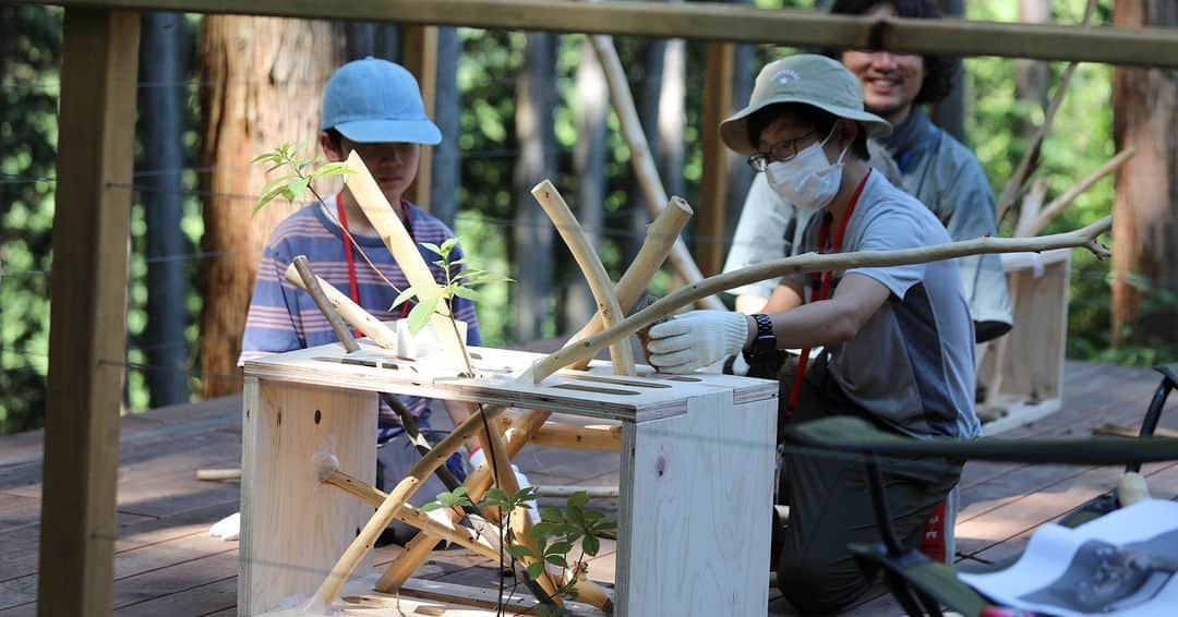 Miraikan, 日本科学未来館のインスタグラム：「【未利用木材でアート🌳🎨】 ふだんは使われづらい枝や根っこの活用にもチャレンジしている 新展示「プラネタリー・クライシス」🌳  7月に檜原村で開催したワークショップで、参加者の皆さんが枝を使ってデザインした箱庭が新展示にも登場します！  どれも個性的で素敵ですね…✨ 皆さんは枝を使ってどんなデザインがしたいですか？  未利用木材の理解につながると嬉しいです。  展示公開は11/22(水)！ おたのしみに。  #miraikan #未来館 #日本科学未来館 #科学館 #東京テレポート #お台場 #ミュージアム #博物館巡り #博物館 #お出かけスポット #東京おでかけ #地球環境 #ワークショップ #子供とおでかけ #子供とお出かけ部 #sciencemuseum #museum #tokyo #odaiba #odaibatokyo #traveljapan #japantrip #japantravel」