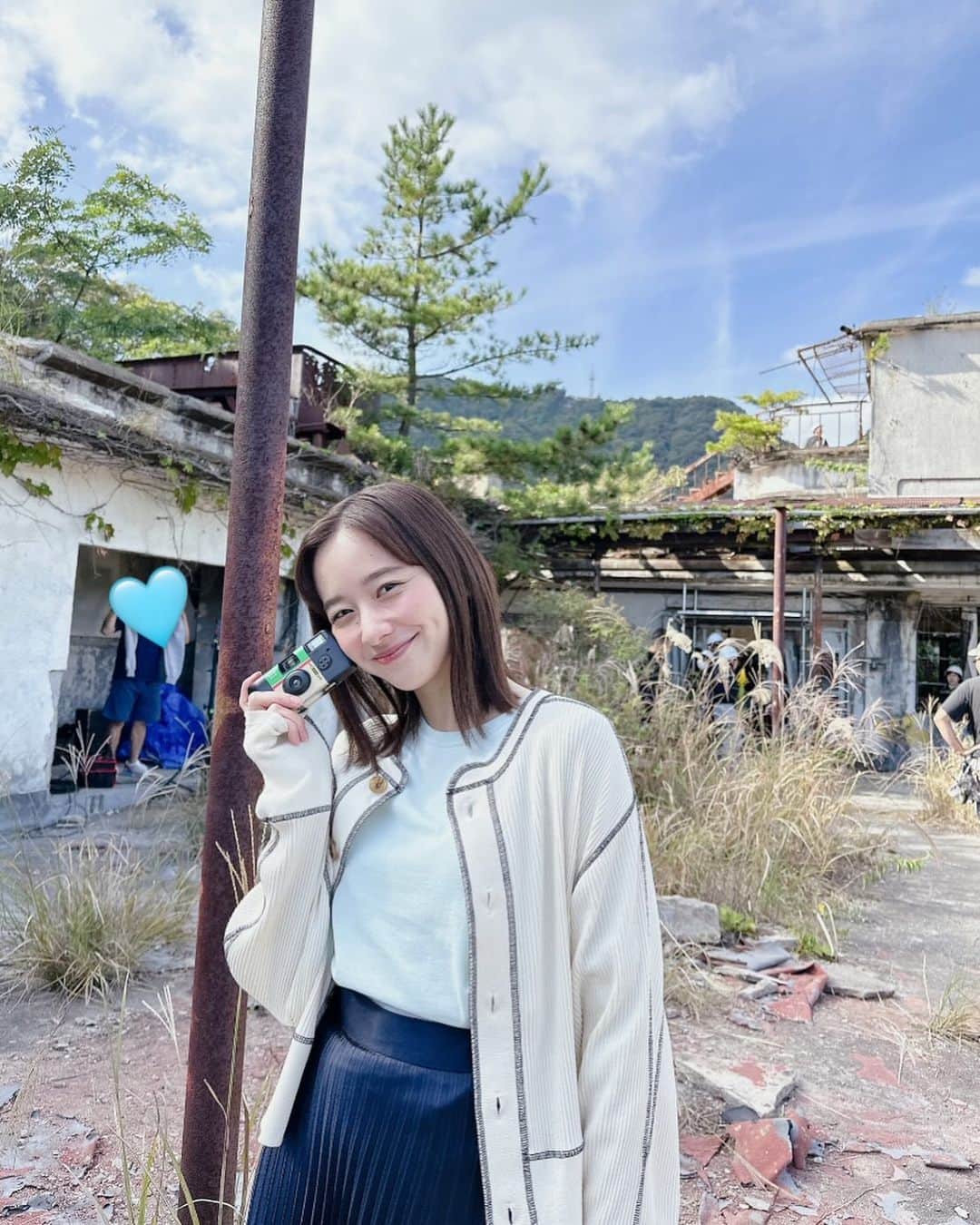 堀田真由のインスタグラム：「・ たとえあなたを忘れても 今夜、第4話です！ それぞれの想いが交差していて 言葉では表すのが難しいです。。。 とにかく、じっくり楽しんでいただけたら幸いです🌷 @anawasu_abc」