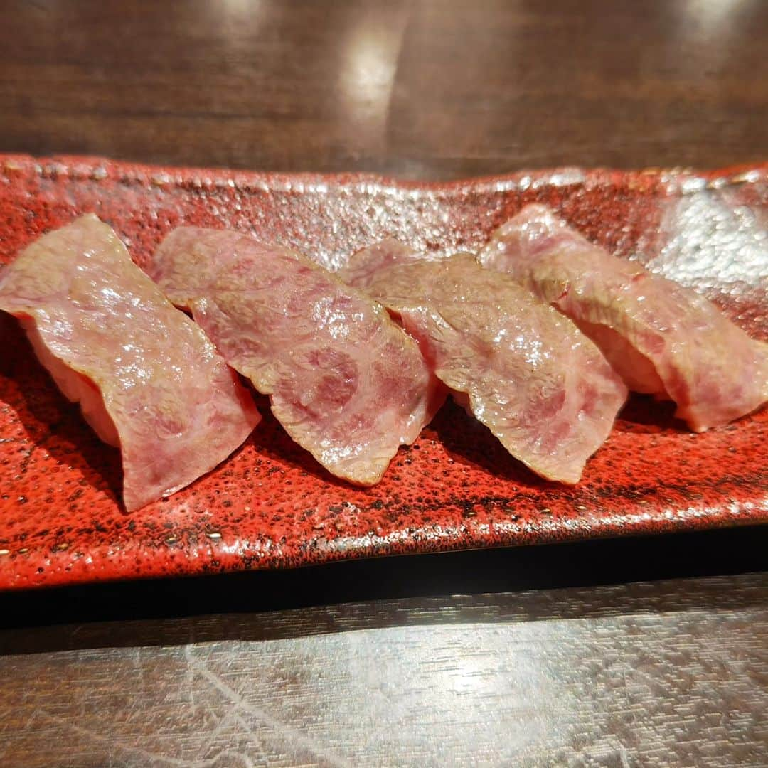 和田益典さんのインスタグラム写真 - (和田益典Instagram)「水曜日 (11/8) の晩御飯  肉は適度に食べるべき。(どっちの意味にも取れる？) . . #備忘録 #和牛炙り寿司 #鰻炙り寿司 #昭和グラタン #イチボステーキ #イチボ #ステーキ #steak #グラタン #鉄板焼 #beef #鰹のたたき #鰹 #肉テロ #飯テロ #和牛 #カツオたたき #鰹たたき #肉テロ #十三 #十三西口 #高崎流クリエイティブキッチン道場 #居酒屋 #飲み屋 #デブ活 .」11月12日 20時02分 - masunori_wada