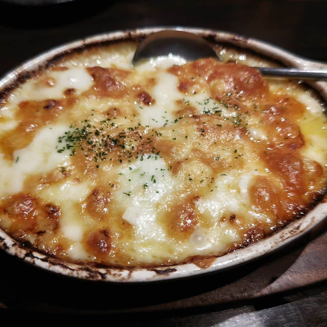 和田益典さんのインスタグラム写真 - (和田益典Instagram)「水曜日 (11/8) の晩御飯  肉は適度に食べるべき。(どっちの意味にも取れる？) . . #備忘録 #和牛炙り寿司 #鰻炙り寿司 #昭和グラタン #イチボステーキ #イチボ #ステーキ #steak #グラタン #鉄板焼 #beef #鰹のたたき #鰹 #肉テロ #飯テロ #和牛 #カツオたたき #鰹たたき #肉テロ #十三 #十三西口 #高崎流クリエイティブキッチン道場 #居酒屋 #飲み屋 #デブ活 .」11月12日 20時02分 - masunori_wada