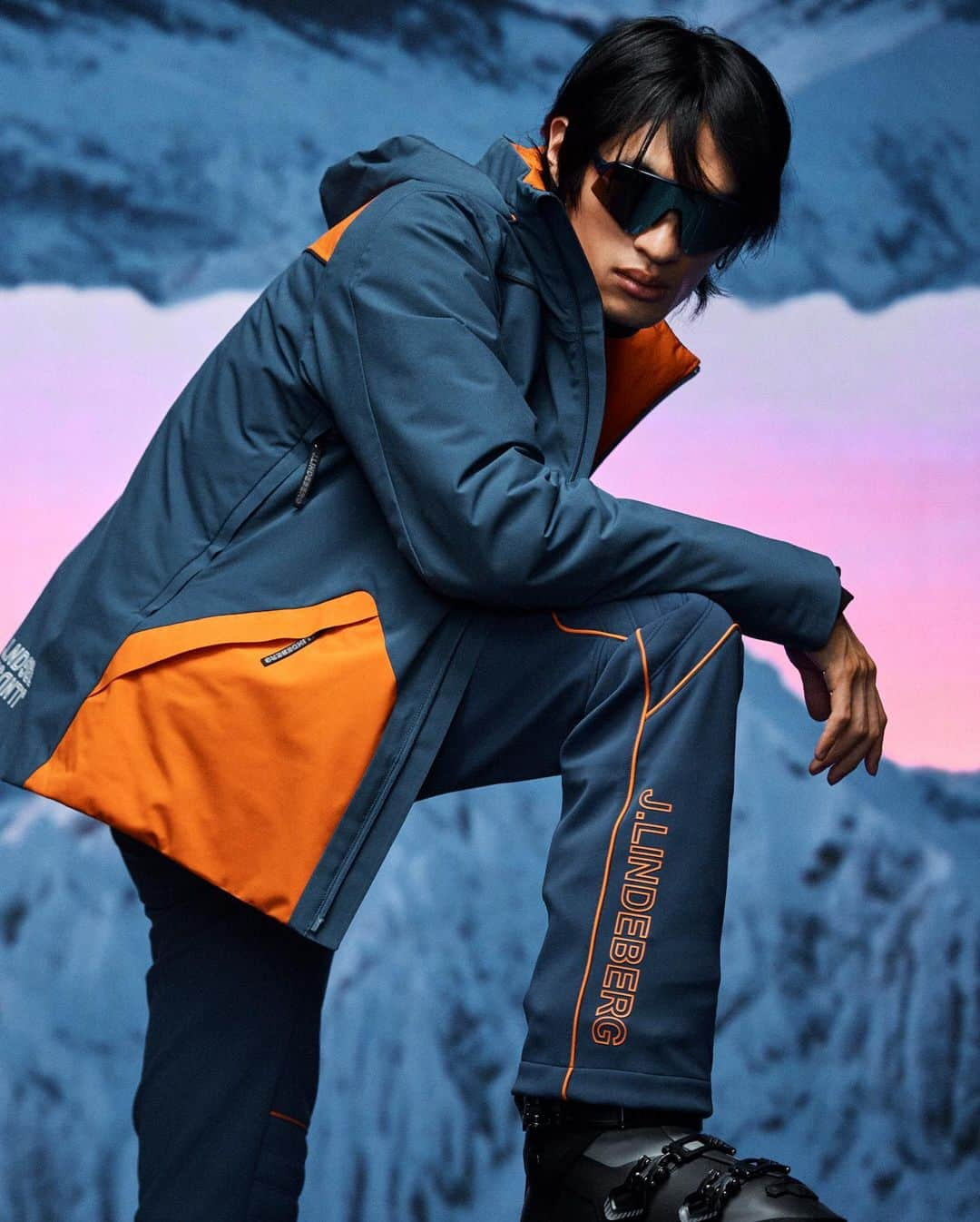 Jリンドバーグのインスタグラム：「Get ready for your next alpine adventure and make a statement on the slopes in our new ski collection.  Shop the look at jlindeberg.com.」