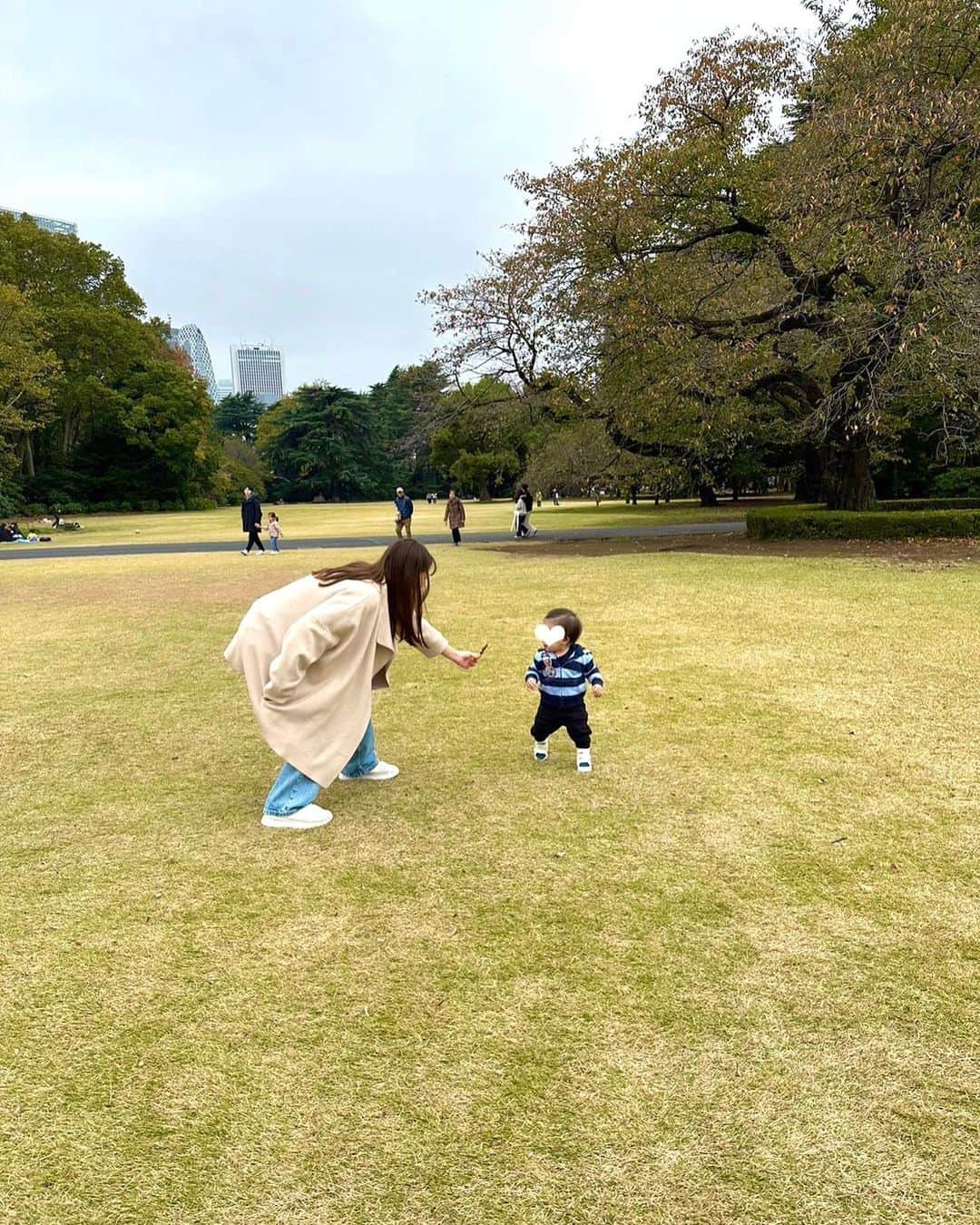 綺咲愛里さんのインスタグラム写真 - (綺咲愛里Instagram)「. お誕生日会🎂 今年もおめでとう🩷🩵 プレゼント嬉しかった🥹 ⁡ ぬん☺️ ⁡ と、天使と走り回った日👼🍁 ⁡ #1030 #一生1歳差」11月12日 20時13分 - kisaki_airi