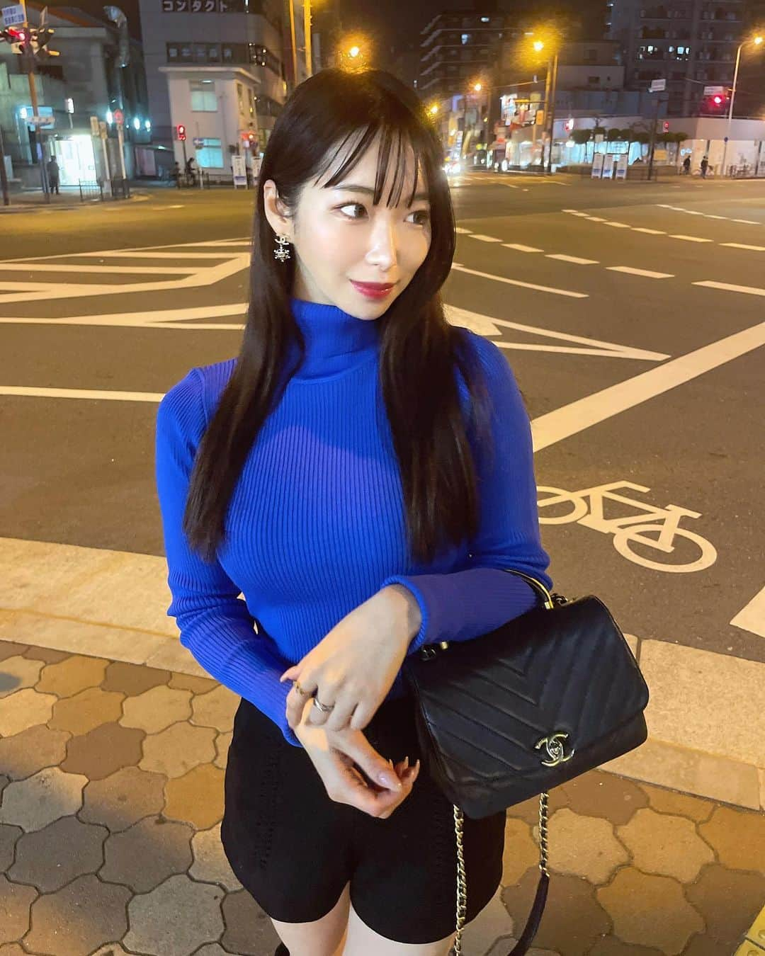 ゆうなさんのインスタグラム写真 - (ゆうなInstagram)「💙💙💙💙💙   #私服 #秋服 #青 #ブルベ #channel」11月12日 20時14分 - yuna121.1995