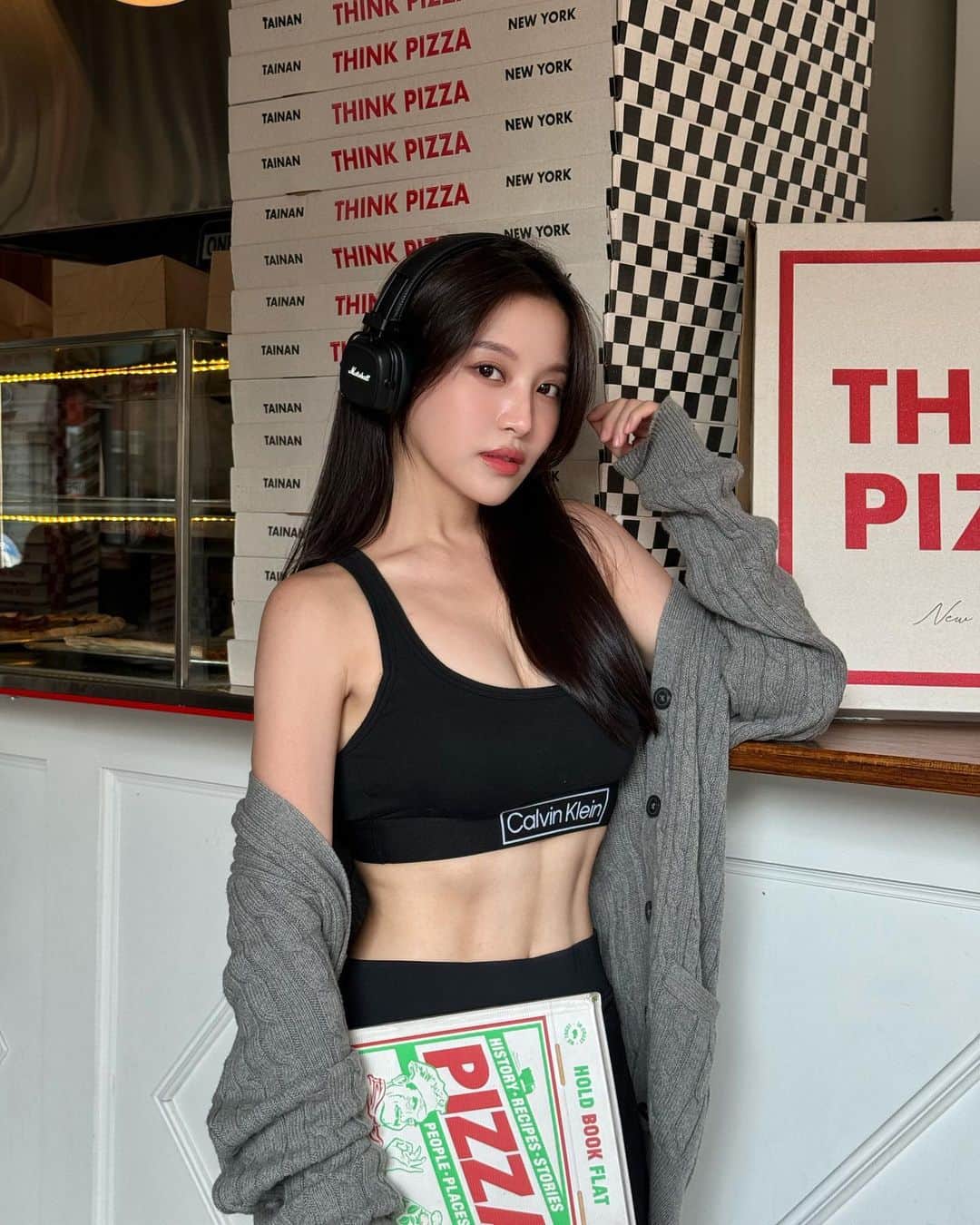 蔡瑞雪（Ruixue Tsai）のインスタグラム：「人會有謊言，但披薩不會🍕  因為有4片6片8片 但沒有7片 欺騙~~ 運動完來小吃pizza (˶‾᷄ ⁻̫ ‾᷅˵)」