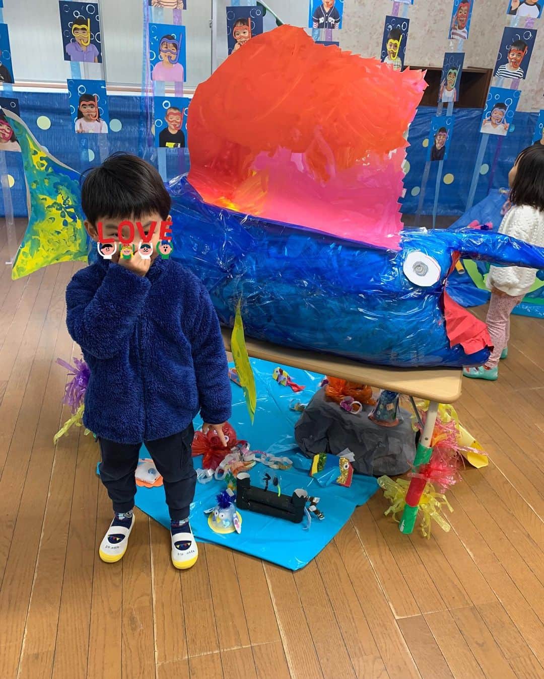 百千糸さんのインスタグラム写真 - (百千糸Instagram)「幼稚園の作品展^ ^  今回のテーマは「海」らしく息子はカジキマグロチームで大きなカジキマグロがありました！ 絵や工作げ昨年より上手くなっていて息子の成長を感じました‼️」11月12日 20時12分 - junko_ichida