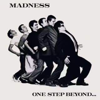 中村松江のインスタグラム：「今日の一曲はMadnessで『One Step Beyond』です✨ アルバム「One Step Beyond...」に収録。 イギリスのバンド、マッドネスが1979年にリリースしたデビューアルバムからのタイトル曲です✨ 日本のCMでお馴染みの“ムカデダンス”をMVで披露してます😄 元気が出る曲です⤴️ (№1529) #歌舞伎 #中村松江 #madness #onestepbeyond #onestepbeyond...」