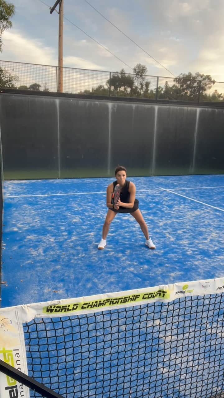 エヴァ・ロンゴリアのインスタグラム：「When practice doesn’t always make perfect 😂😂 oh well, it’s all about having fun!」