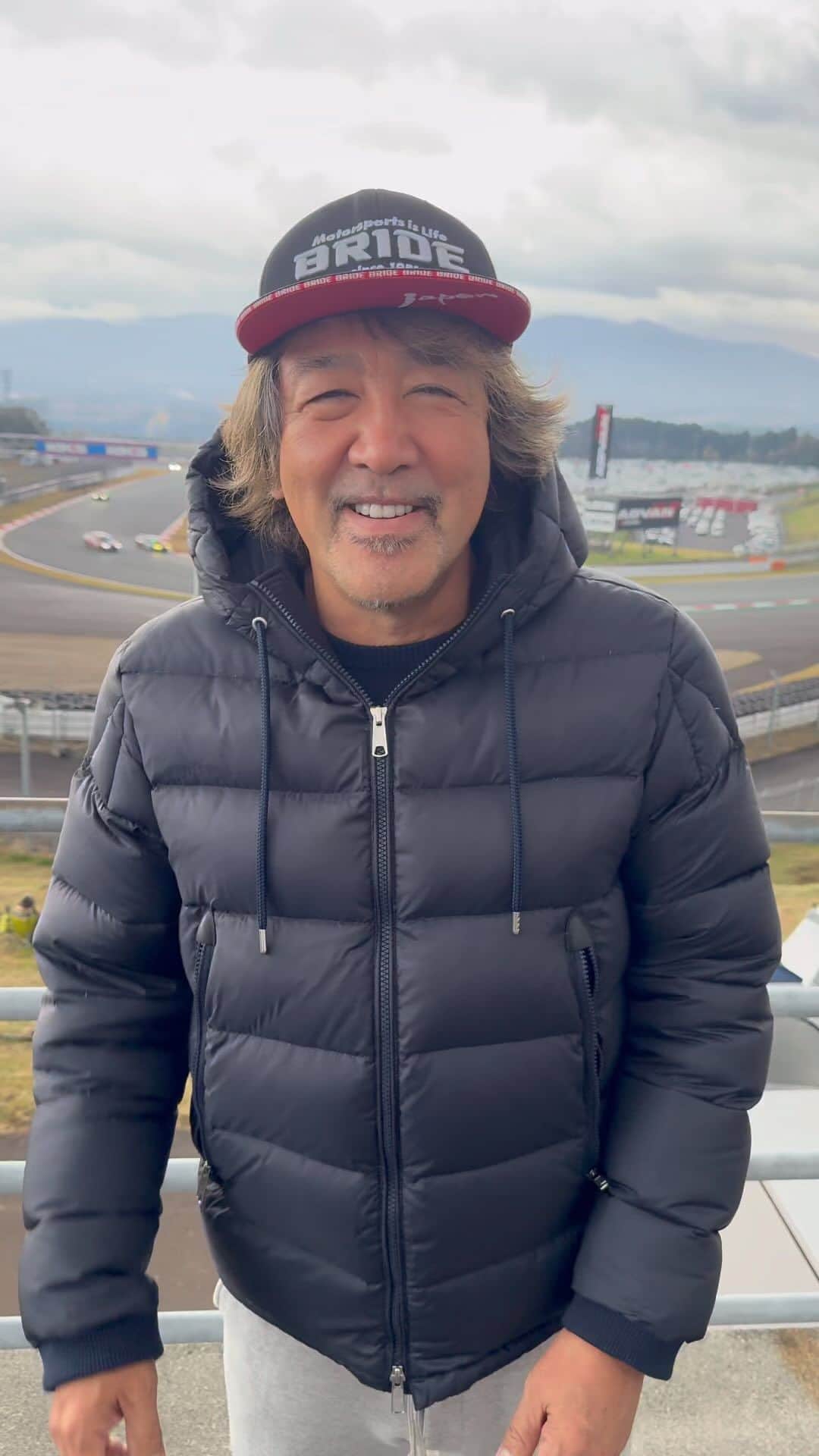 黒岩唯一のインスタグラム：「土曜日は、東京のお台場で、LBWK取材。 日曜日は、静岡の御殿場で、ブリッド取材。 忙しいスケジュールですが、仕事がある事に感謝しつつ、楽しんでます。 急に寒くなったので、少し喉の調子が悪いです。皆さんも、風邪のひきやすい季節。 気をつけてくださいね。  #bride  #スーパー耐久  #テレビ愛知 #黒ちゃんねる  #mutaracing_wear」