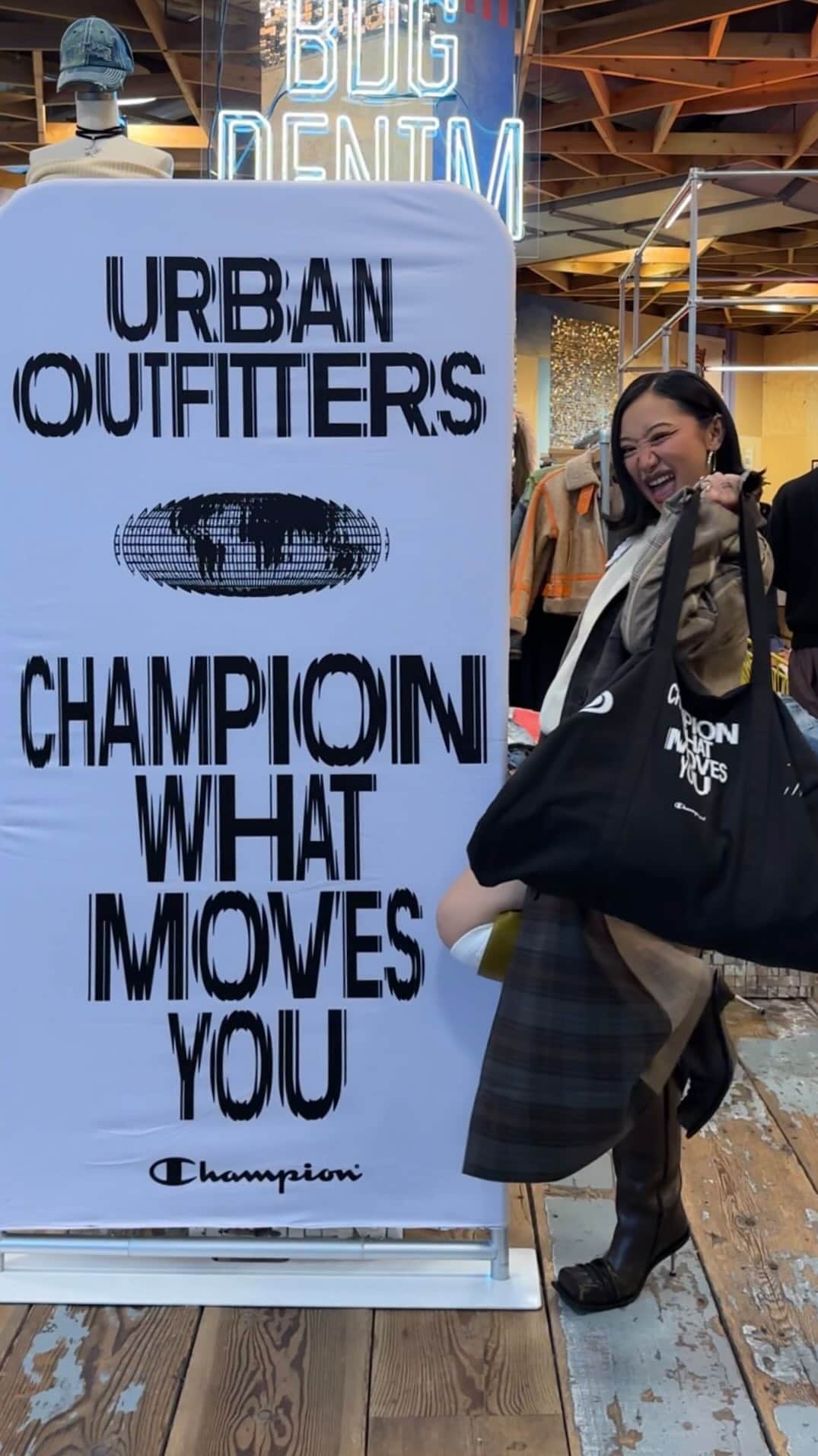 Urban Outfittersのインスタグラム：「if anyone knows how to throw an event, it’s @urbanoutfitters and @champion 👊🏻💥  #UOPartner #champion」