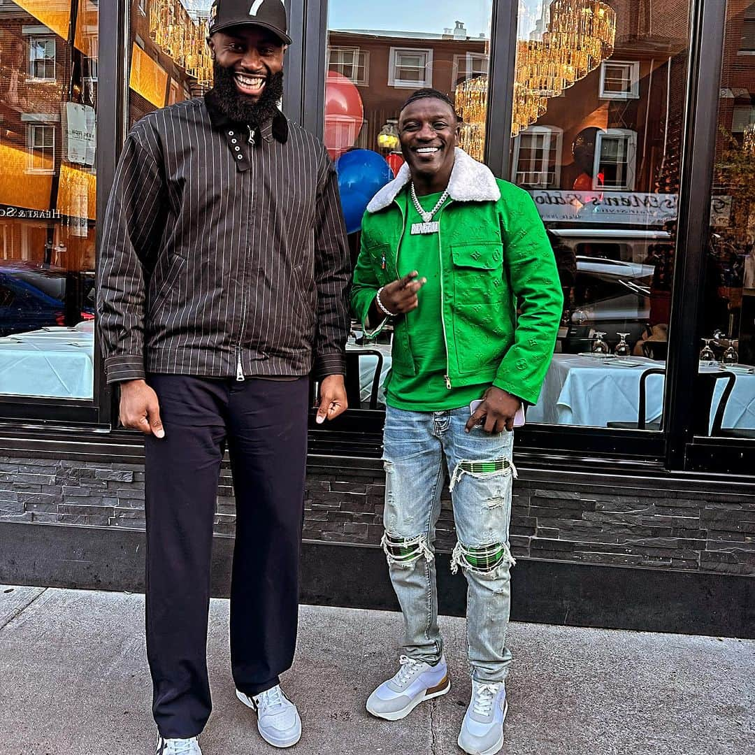 エイコンのインスタグラム：「In Boston with my brother @fchwpo. Tomorrow’s looking brighter then you can imagine」