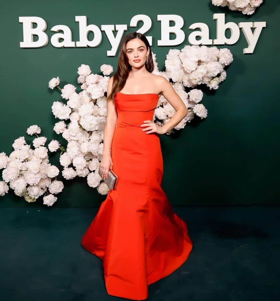 ルーシー・ヘイルさんのインスタグラム写真 - (ルーシー・ヘイルInstagram)「last night at the brilliant @baby2baby gala where they raised 11.8 million dollars for children in poverty. @salmahayek gave a speech that I’ll never forget stating that “all children are our children”. An inspiring room full of generosity! Thank you @moniquelhuillier for having me ♥️  @cibellelevi 📷 @mollyddickson  @kdeenihan  @kristin_ess  @jenna_filingeri」11月13日 6時23分 - lucyhale