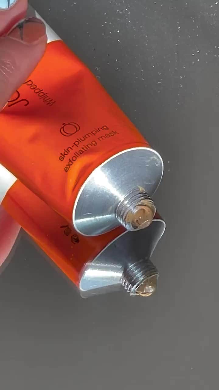 ジョジー・マランのインスタグラム：「The pumpkin-y golden hue that does it all from  ✨ Accelerating surface cell turnover to firm and plump. ✨ Exfoliates and polishes skin to remove surface impurities, for a brighter and more refined look. ✨ Deeply hydrates and boosts radiance thanks to Argan Oil. We just can’t get enough of! Who here has tried our our latest launch, Pumpkin Enzyme Mask?」