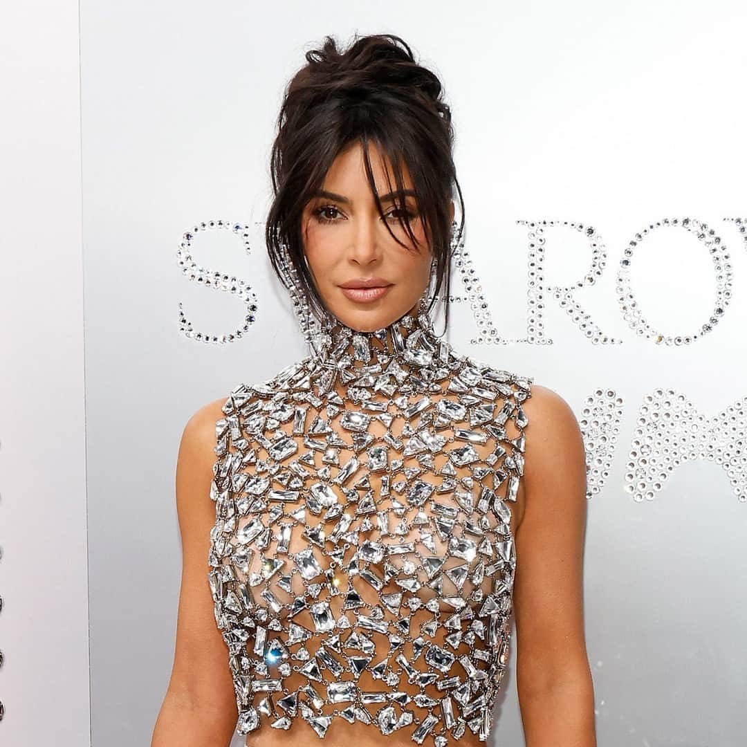 Teen Vogueのインスタグラム：「Well, well, well…despite being  a tattoo anti for literal years, it looks like #KimKardashian herself has finally gotten one 👀 Check out her new ink at the link in bio.   (📸: Getty Images)」