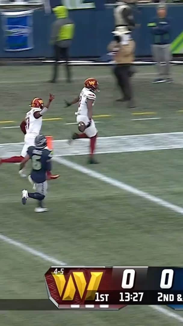 ワシントン・レッドスキンズのインスタグラム：「WHAT A START  📺 #WASvsSEA | FOX」
