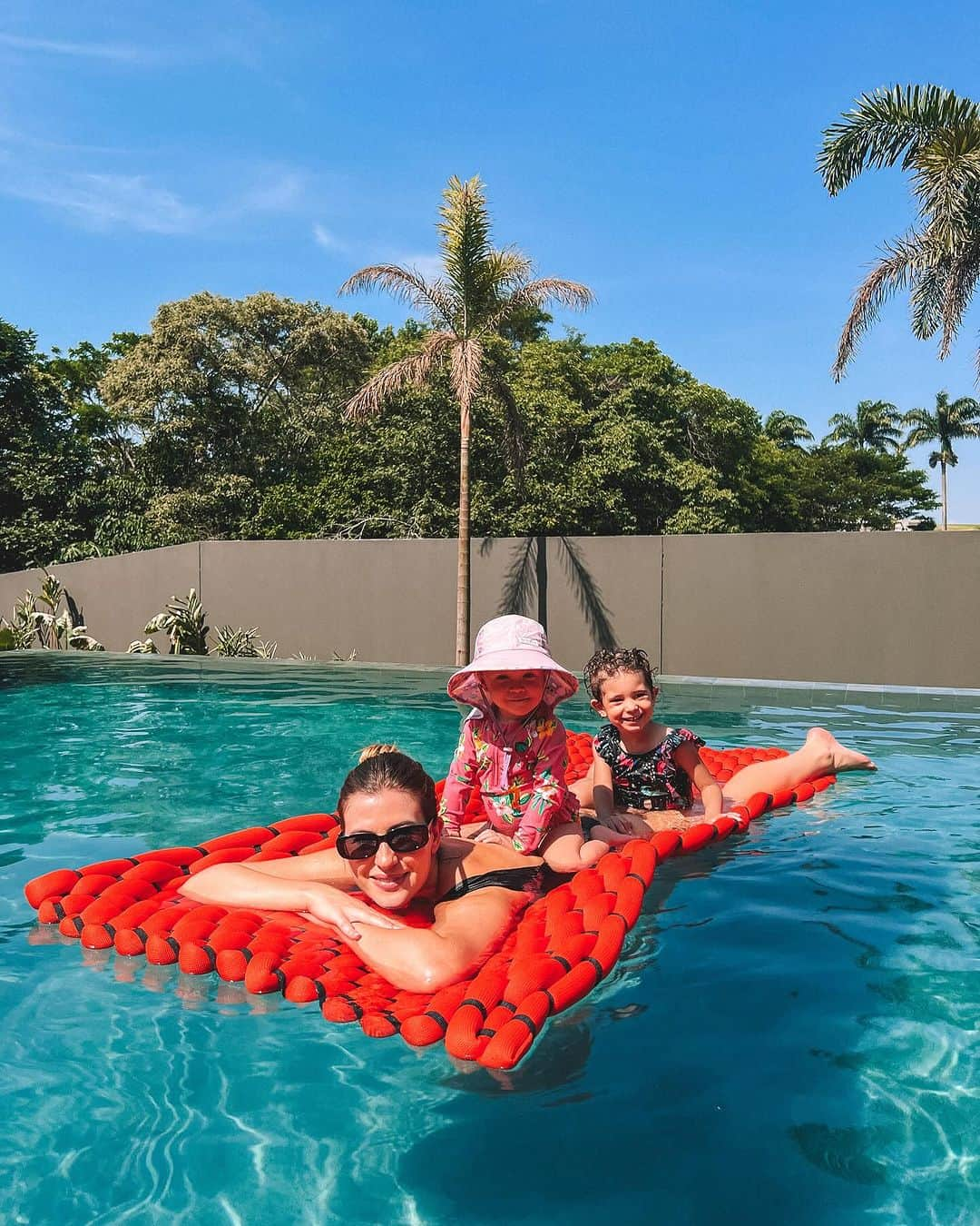 ニーナのインスタグラム：「final de semana delicioso ☀️🍸」