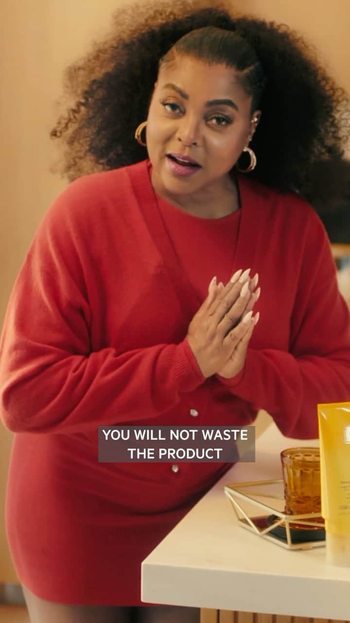 タラジ・P・ヘンソンのインスタグラム：「I created the @tphbytaraji Scalp Care Collection to help you maintain healthy hair while wearing wigs, protective styles, and your natural hair 💛 A healthy foundation is where it all starts!!! 💆🏾‍♀️💆🏾‍♀️💆🏾‍♀️ #ScalpCareSunday #TPHbyTaraji」