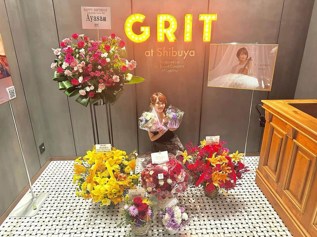 AYASAさんのインスタグラム写真 - (AYASAInstagram)「💐💐💐 めちゃくちゃ素敵なフラスタや楽屋花たち💐 どれも本当に綺麗&可愛くて会場を彩ってくれました💗 いつもお心遣いありがとうございます🥰 ・ ・ #あやさバスフェス  #あやたみんず #あやたみんち」11月13日 6時50分 - ayasa_doya