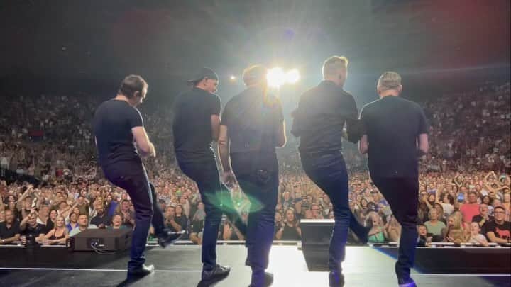 ブライアン・アダムスのインスタグラム：「Thank you South Africa for a wonderful tour, our best ever! Love you ❤️ #sohappyithurts」