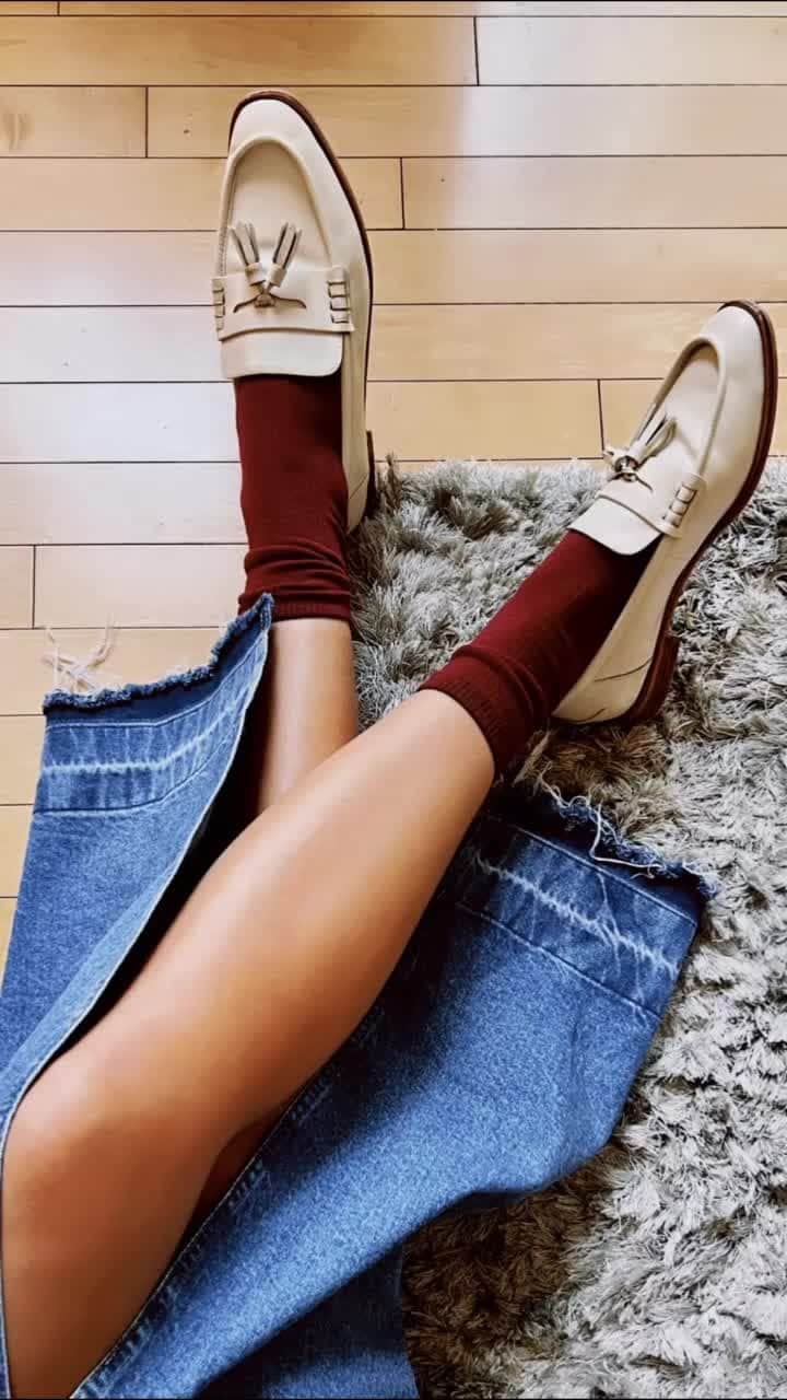 ヴィンスカムートのインスタグラム：「"It girl" approved and 50% off for a limited time 💁‍♀️」