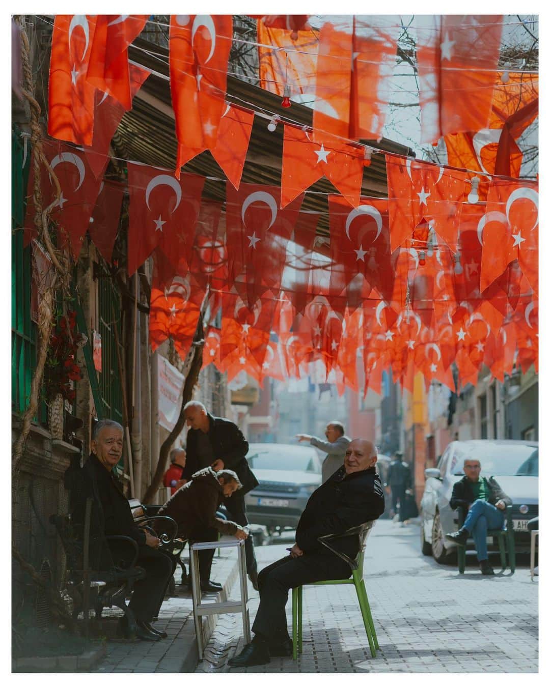 Putri Anindyaさんのインスタグラム写真 - (Putri AnindyaInstagram)「Another series from Balat //   This time is the people from Balat. These are taken in March this year. First one is of course, inspired by @harry_gruyaert and thanks to @misscoolpics who introduced me between worlds photobook ! And the last slide is the postcard picture of Balat, Istanbul. In case you will go there someday, the name of the rooftop cafe : POPSTEL BALAT. Save it for ur next visit!   Anyway, i just love making portraits of strangers. So which one is your favorite?  All taken with #sonya7c with 85mm 1.8 and 35mm 1.4 zeiss.   #streetphotography #balat #istanbul #türkiye #istanbulstreets #streetclassics #timeless_streets #gotürkiye」11月12日 22時07分 - puanindya