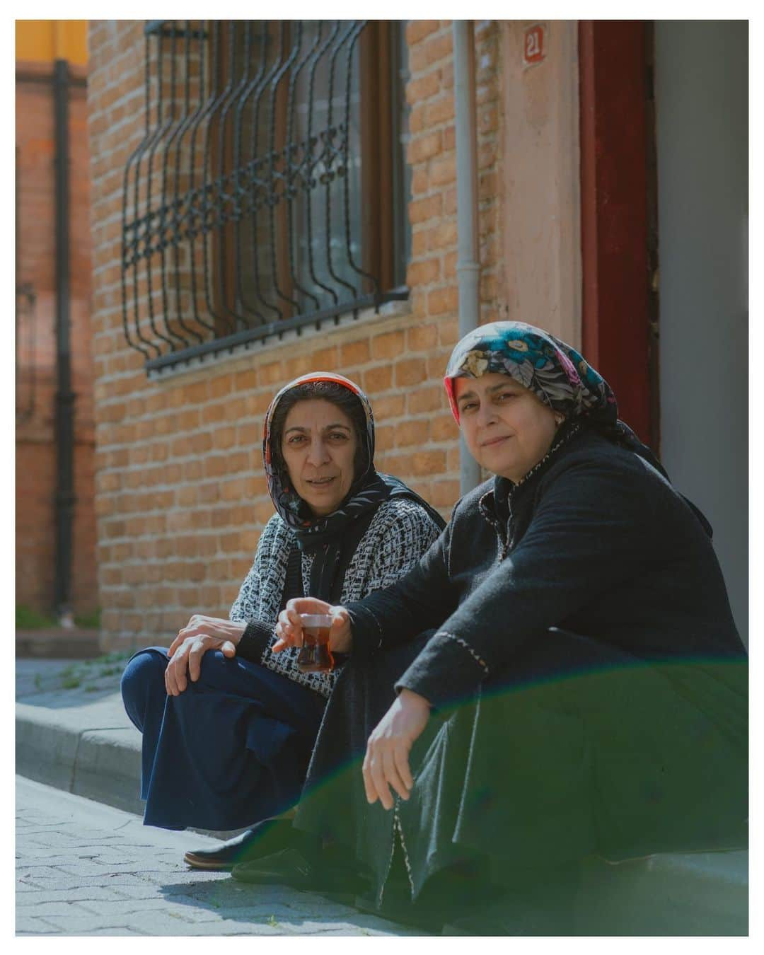 Putri Anindyaさんのインスタグラム写真 - (Putri AnindyaInstagram)「Another series from Balat //   This time is the people from Balat. These are taken in March this year. First one is of course, inspired by @harry_gruyaert and thanks to @misscoolpics who introduced me between worlds photobook ! And the last slide is the postcard picture of Balat, Istanbul. In case you will go there someday, the name of the rooftop cafe : POPSTEL BALAT. Save it for ur next visit!   Anyway, i just love making portraits of strangers. So which one is your favorite?  All taken with #sonya7c with 85mm 1.8 and 35mm 1.4 zeiss.   #streetphotography #balat #istanbul #türkiye #istanbulstreets #streetclassics #timeless_streets #gotürkiye」11月12日 22時07分 - puanindya