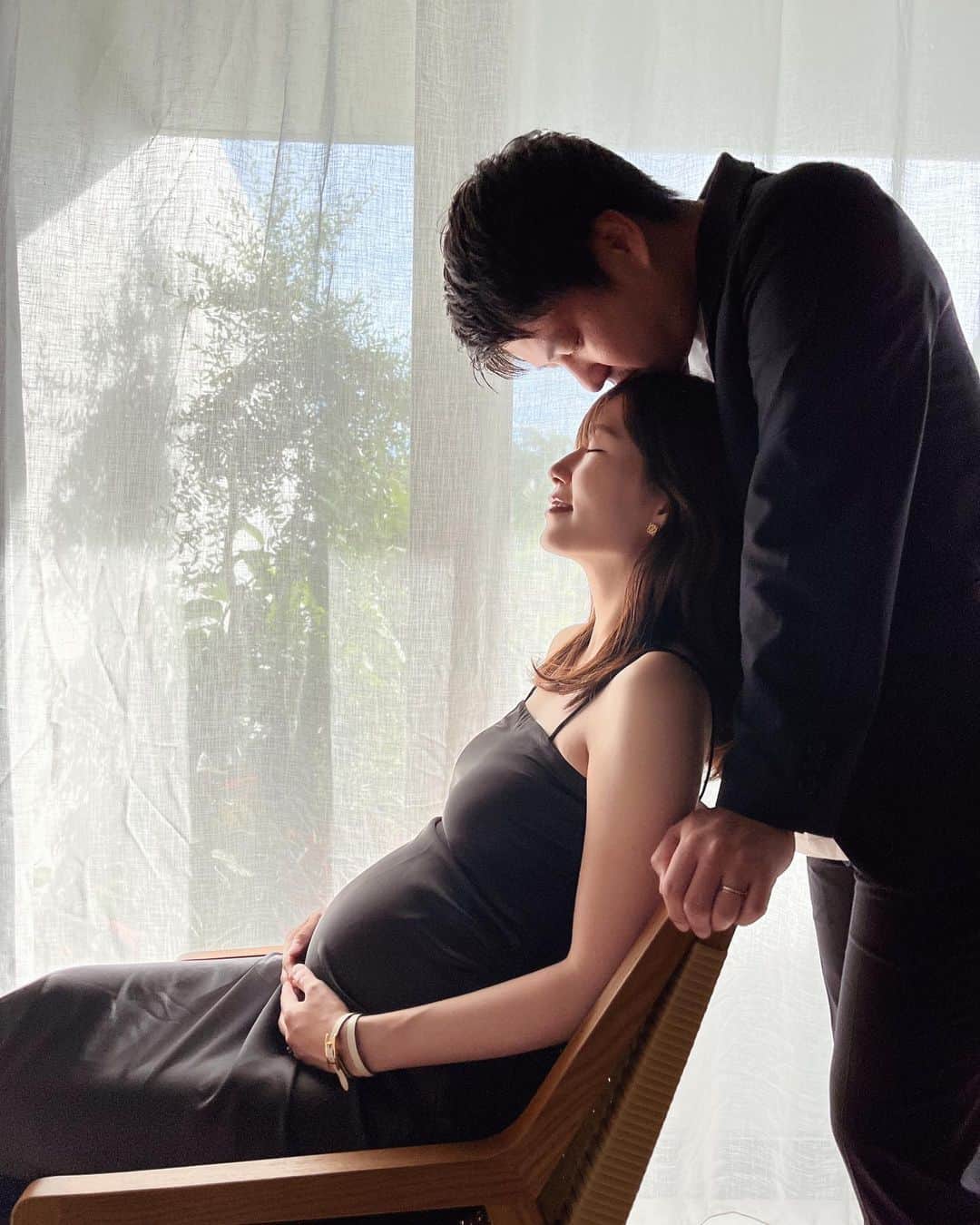 吾田美咲のインスタグラム：「妊娠8ヶ月の時のマタニティフォト🦢✨ 思い出ポスト♡」