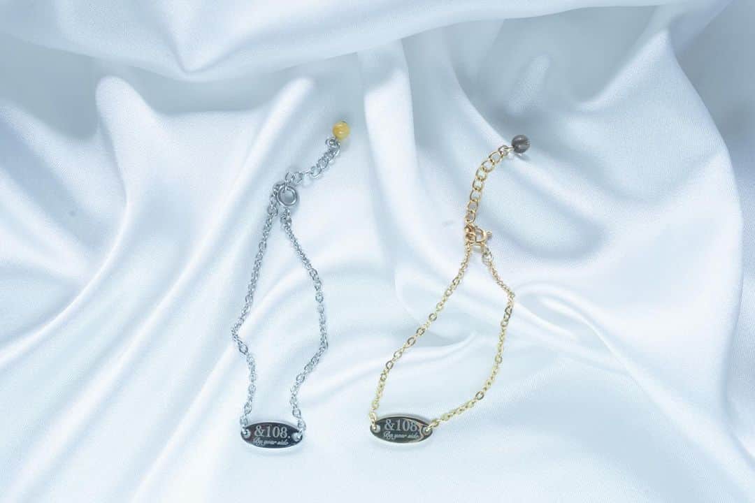 森田桐矢のインスタグラム：「【新商品のお知らせ】 &108.の新商品を販売開始しました🐥  ハンドメイド4作品目はブレスレットです！  オリジナルタグには "貴方を傍で支えるアイテムでありたい"という意味を込めた刻印が入っています。  天然石をお好みの意味や色でお選びください🌟  https://and108.theshop.jp/items/80159486」