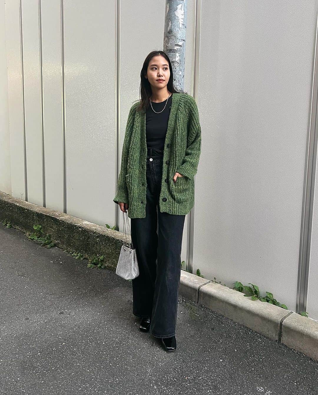 MOUSSY SNAPさんのインスタグラム写真 - (MOUSSY SNAPInstagram)「#MOUSSYSNAP  -KNIT TOPIX PRICE FAIR- 今すぐ使えるニットアイテムをお得にゲット。  ・FAUX PEARL BUTTON STAND FRILL CARDIGAN(010GA270-6330) ・CROPPED STITCHING KNIT(010GAG70-5730) ・OVERSIZED CARDIGAN(010GA770-6760) ・FEATHER YARN KNIT SHIRT(010GAS70-6180) 全国のMOUSSY店舗／SHEL'TTER WEBSTORE／ZOZOTOWNにて発売中。  #MOUSSY」11月12日 22時06分 - moussysnap