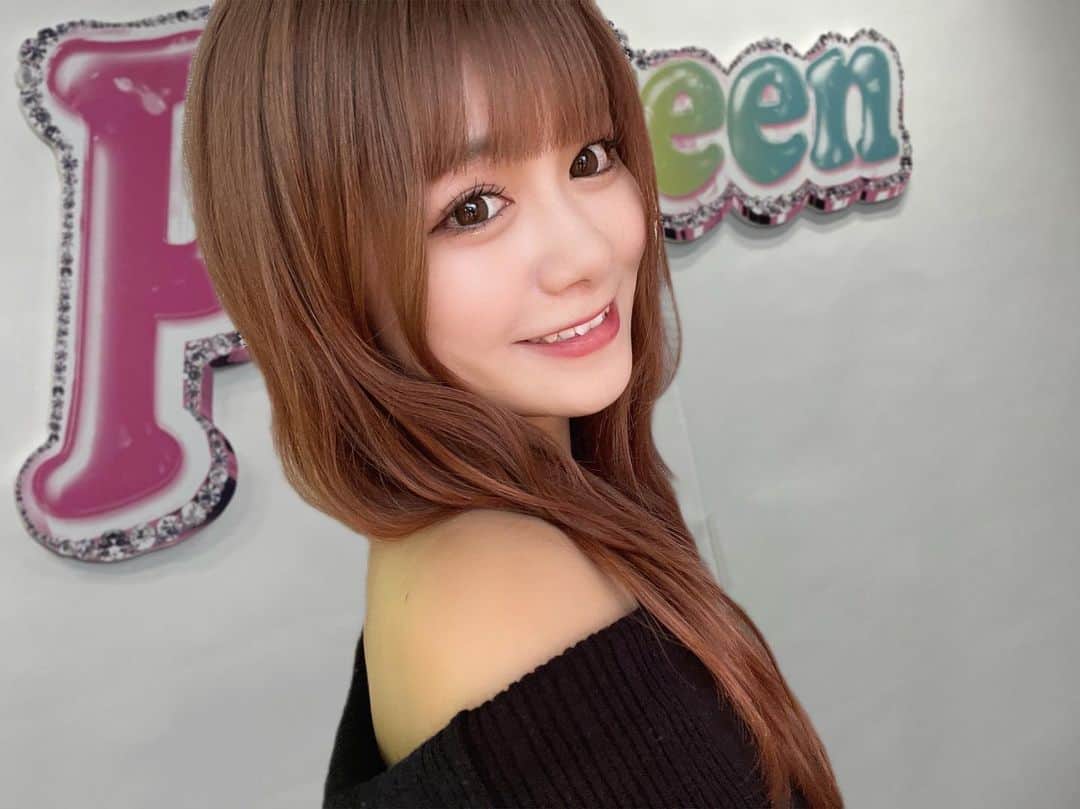 熊谷真里（まりくま）のインスタグラム：「⁡ ⁡ 改めてPopteen専属モデルサバイバル 3ヶ月間ありがとうございました！！！ ⁡ ⁡ 最終的に出た順位は悔しかったけど、 一つ一つのバトルを振り返ってみると イベント会場での現地投票やRTバトルでは 2位を掴み取ることが出来たり YouTubeの再生数バトルなども 上位でゴールできたりと、 ファンの方と力を合わせて戦うバトルでは 上位にランクインできたことが 凄く嬉しかったしやっぱり皆の力って凄いなと 改めてバトル中も思いました！ たくさんのパワーを、そしてこの3ヶ月間支えてくれて有難うございます！！！ ⁡ 年齢的にもラストだったPopteen最後のバトル、もう少し早く行動すべきだった所もあったかなと反省する点もありましたが、それ以上に皆も一緒に頑張ってくれたこと、嬉しいこともたくさんありました！！ YouTubeのコメント数も1番多かったりと やっぱりくまファミは団結力があって、やる時はやる！な一緒に熱くなってくれる方が多くて、嬉しかった！！ ⁡ ⁡ 改めて、3ヶ月間のバトルありがとうございました！🔥 これからも、もっと上を目指して一緒に頑張っていこうね！！ ⁡ ⁡ くまファミしか勝たん！！だよーーー！🧸🎀 ⁡ ⁡ ⁡ ⁡ ⁡ ⁡ いつもありがとう( ᵕᴗᵕ ) ⁡ ⁡ ⁡ ⁡ #まりくま #Popteen」