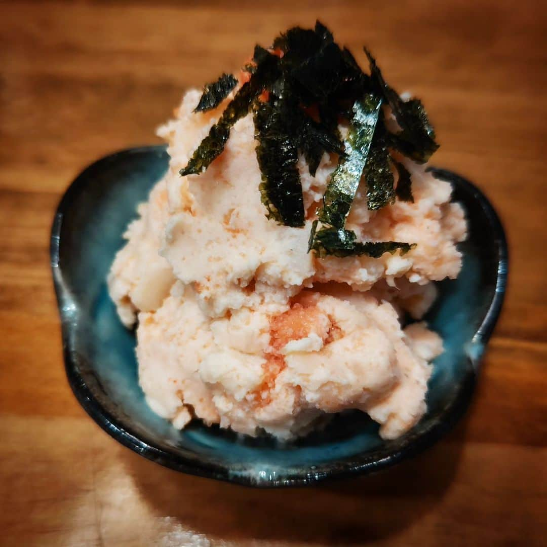 和田益典さんのインスタグラム写真 - (和田益典Instagram)「◆昨日③  てことで @jt_bistro で食した品々の写真です。  明太子ポテサラ、オリーブ、マルゲリータ、ナチョス、ソーセージ三種グリルです。  打合せで長時間使わせてもらってスゴく助かりました！  ありがとう！@0829hazuki @jt_22_  . 安定の美味しさ！  オリーブ永遠に食べれる  実はザーピー２枚目狙ってたけど、ナチョスで満腹になってしまいました！笑 また行くよー 次回は生ハム水菜まで！ . . #pizza #canada #wine #canadawine #bistro #jtbistro #gourmetfood #gourmet #delicious #canadian #foodstagram #food #dinner #juso #osaka #japan #jtビストロ #ピザ #マルゲリータ #ナチョス #ワイン #カナダ #カナダワイン #十三 #十三東口 #十三グルメ #グルメ #呑み屋 #十三呑み #🇨🇦 .」11月12日 22時08分 - masunori_wada