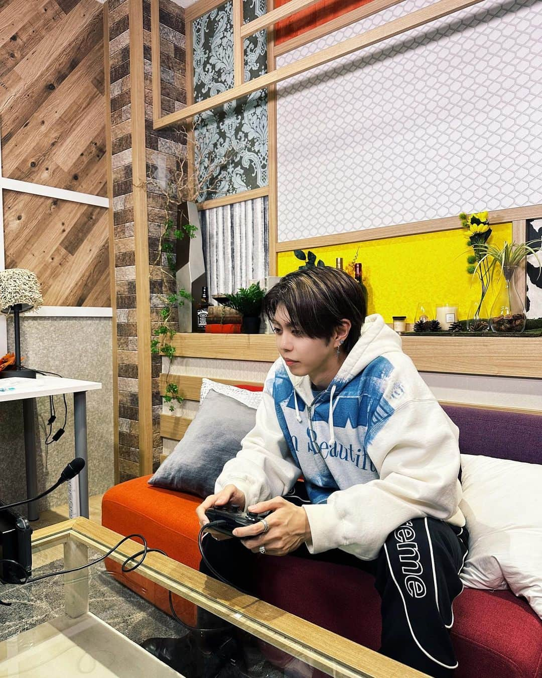 岡本聖哉さんのインスタグラム写真 - (岡本聖哉Instagram)「🎮🎮🍉☺︎  #PR」11月12日 22時10分 - okmtseiya_official